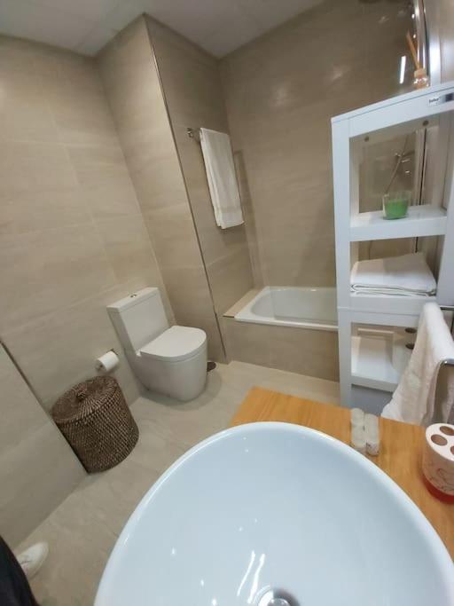 Torre D'arenas, Playa Victoria, Piscina Y Parking Apartment