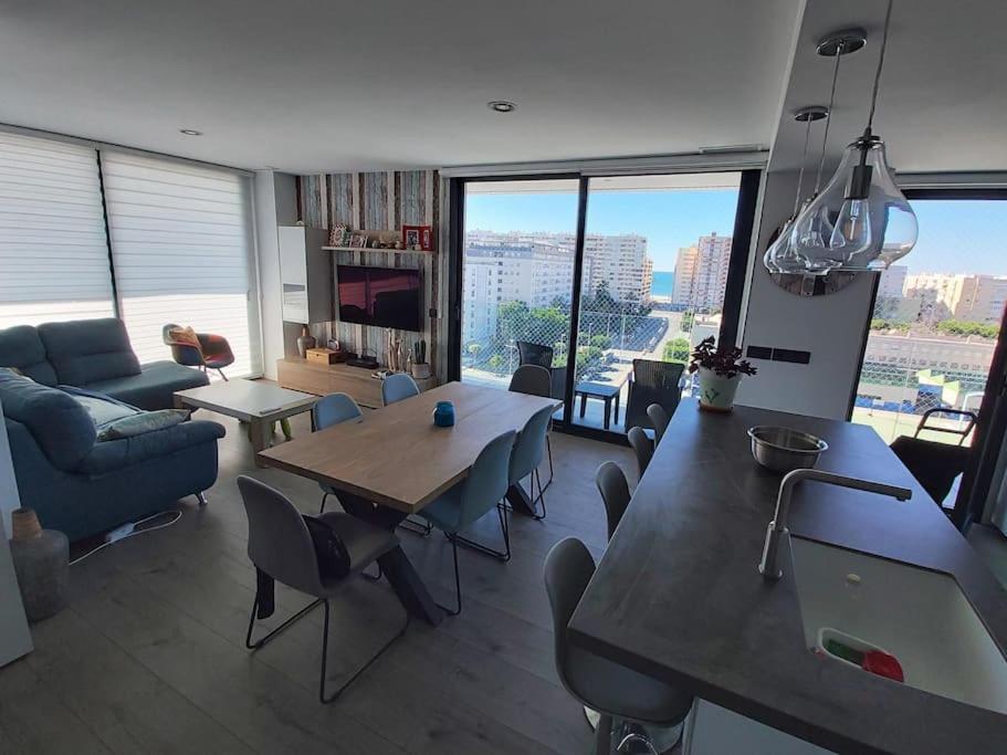 Torre D'arenas, Playa Victoria, Piscina Y Parking Apartment *