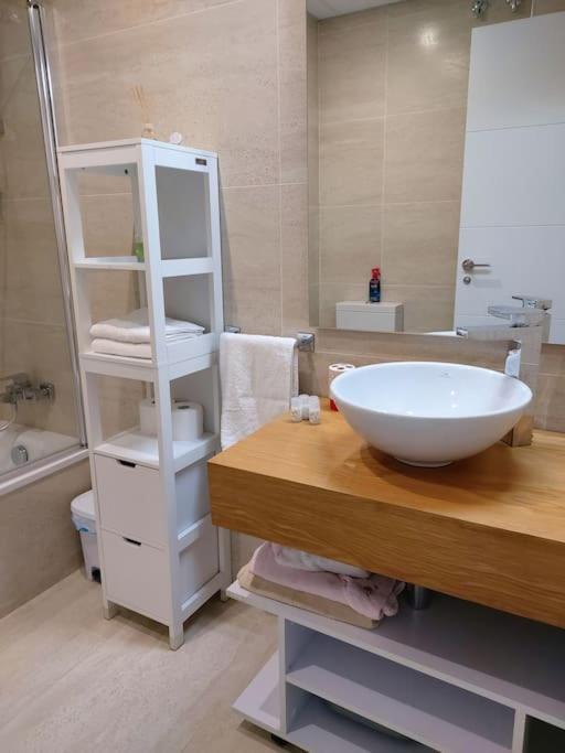 Torre D'arenas, Playa Victoria, Piscina Y Parking Apartment *